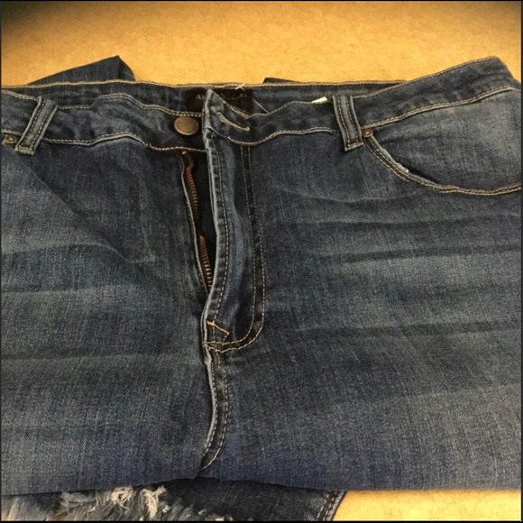 Distressed Skinny Dark wash Plus Size Jeans 2X-3X - Picture 6 of 8